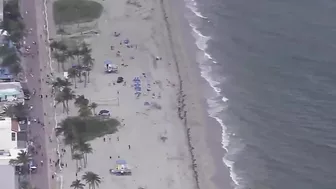 Waterspout sends people scrambling on Hollywood Beach in Florida