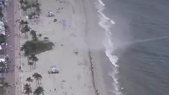 Waterspout sends people scrambling on Hollywood Beach in Florida