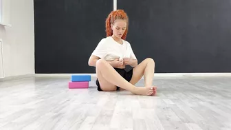 Home workout and stretching in Dress 7