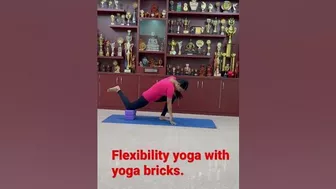 (Brick yoga) Flexibility yoga with yoga bricks.