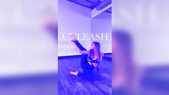 FLEXIBLE like SHAKIRA? ???? #shakira #musicvideo #dancer #flexibility #yogapractice #stretching