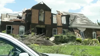 Volunteers lend a hand following Virginia Beach tornado