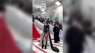 Kendall Jenner Arrives at the Met Gala