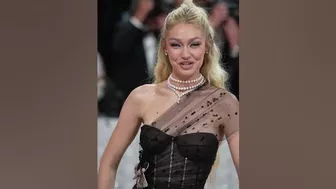 #shorts MET GALA 2023: GIGI HADID EN VERSACE