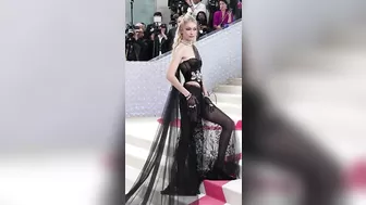 #shorts MET GALA 2023: GIGI HADID EN VERSACE