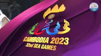 Philippines keeper Setters is knocked out after elbow in the face | Football SEA Games Cambodia 2023