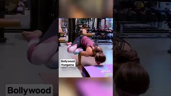 Oh my God! #shilpashetty efficiently nails this super difficult yoga pose ???? #shortsvideo #viral