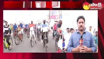 Huge Cycle Rally at Vizag RK Beach | GVMC Mayor Hari Venkata Kumari F2F @SakshiTV