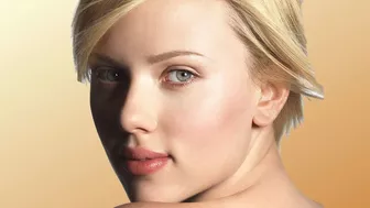 Scarlett Johansson Looks Incredible in Her Bikinis | Bio & Info