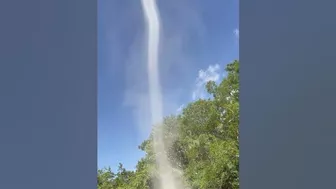 Dust Devil Stretches Towards Fort Meyers Sky || ViralHog