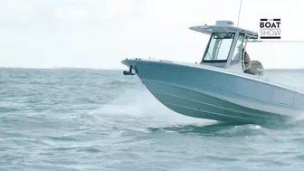 BOSTON WHALER 280 Dauntless seen at the Palm Beach Boat Show 2023 - The Boat Show