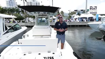 BOSTON WHALER 280 Dauntless seen at the Palm Beach Boat Show 2023 - The Boat Show