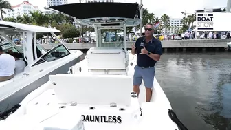 BOSTON WHALER 280 Dauntless seen at the Palm Beach Boat Show 2023 - The Boat Show