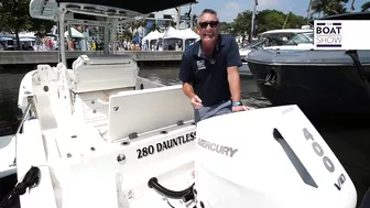 BOSTON WHALER 280 Dauntless seen at the Palm Beach Boat Show 2023 - The Boat Show