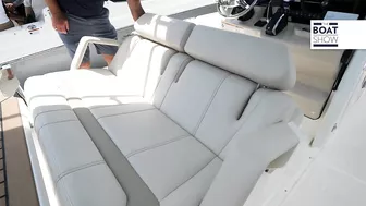 BOSTON WHALER 280 Dauntless seen at the Palm Beach Boat Show 2023 - The Boat Show