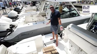 BOSTON WHALER 280 Dauntless seen at the Palm Beach Boat Show 2023 - The Boat Show