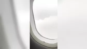 Un usuario de TikTok logró grabar, desde un avión, al Popocatépetl entrando en erupción