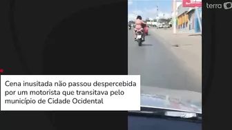 Mulher é flagrada vestindo apenas lingerie em garupa de moto em Goiás