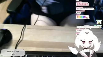 Suko shows her pantsu on stream