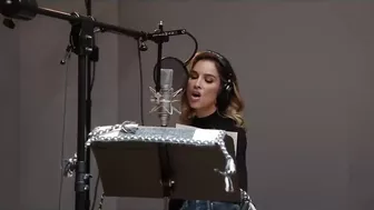 Jessie James Decker & Billy Currington - Islands In The Stream (From The Studio)