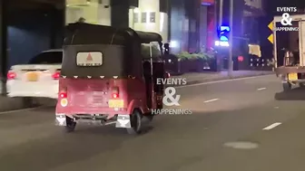 Pak Cricket Team Coaches Travel on Rickshaw in Srilanka