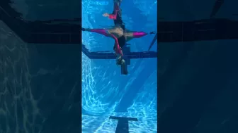 gymnastics ????????‍♂️ underwater ???? #pool #flexibility #acrobatics #shorts