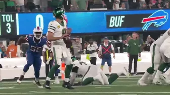 Aaron Rodgers gets injured early in 1st Jets game