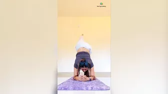 Stretch your full body #yogaurmi #yoga #yogawithurmipandya #fitness #yogaasana #urmiyogaacademy