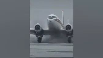 ???? DC-3 lands on wet beach???? #aviation #beach #landing