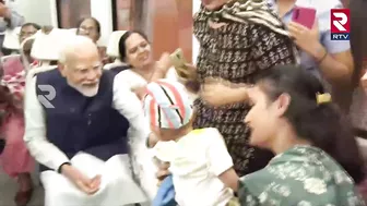 PM Modi Birthday Celebrations In Airport Express Metro Delhi | Modi Travel In Delhi Metro | RTV