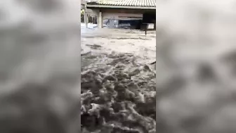 Rogue wave slams into beach restaurant in South Africa