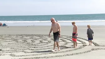 A-mazing! Large sand carvings in the beach made by one man