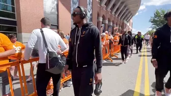 See the Vol Walk ahead of Tennessee's game against UTSA in Neyland Stadium