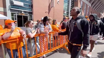 See the Vol Walk ahead of Tennessee's game against UTSA in Neyland Stadium