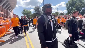 See the Vol Walk ahead of Tennessee's game against UTSA in Neyland Stadium