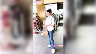 khushi kapoor & more Celebrity Spotted at Mumbai Airport | Bollywood Chronicle