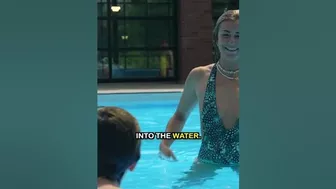 Bodybuilder tries mermaid swimming class