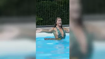 Bodybuilder tries mermaid swimming class