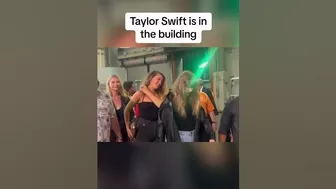 Taylor Swift arrives at MetLife with Ryan Reynolds, Hugh Jackman, & Blake Lively ???? (via DMRussini)