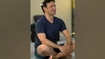 We try yoga with TOP leader Raf Manji | Newshub #election2023 #TOP #newshub