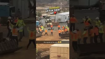 They do a group stretch before work ❤️