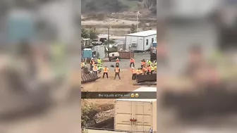 They do a group stretch before work ❤️