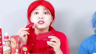 BLUE VS RED FOOD CHALLENGE~! Eating Only 1 Color Food For 24 HRS! Mukbang by HIU 하이유