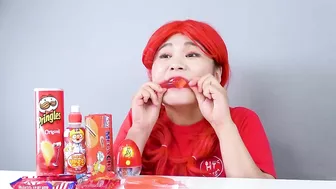 BLUE VS RED FOOD CHALLENGE~! Eating Only 1 Color Food For 24 HRS! Mukbang by HIU 하이유