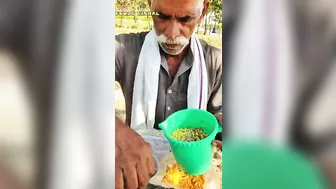 1 मिनट मे 5 भेलपुरी बना दी तो 500/- Rs Challenge to 65 year old baba | Faridabad | Street food india