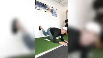 Doctors VS Trainers Stretching the Glutes