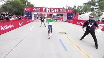 World record set as Kelvin Kiptum wins 2023 Chicago Marathon