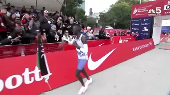 World record set as Kelvin Kiptum wins 2023 Chicago Marathon