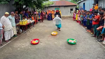 blindfold catch the food challenge. fun unlimited