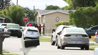 Gunman at large after shooting in Boynton Beach neighborhood